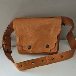 HAPPY COW FIONA AUSTRALIAN HIP BAG (New $181)